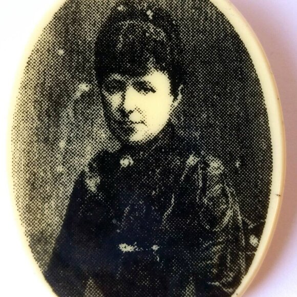 Vintage Portrait Photo Brooch Victorian Lady Picture Made in West Germany - Picture 7 of 8